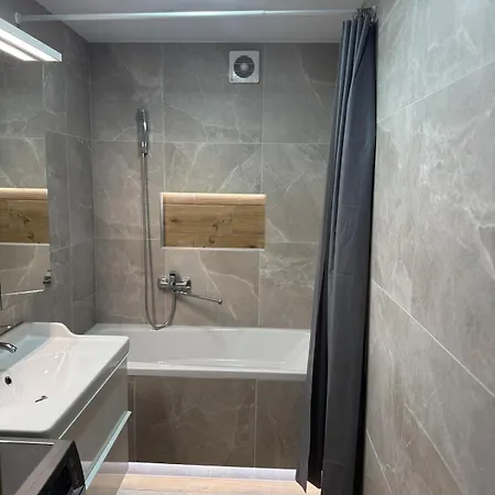Spacious 4-room In Old Town Apartament *
