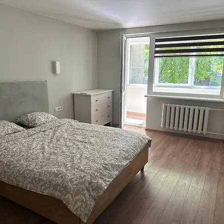 Spacious 4-room In Old Town *